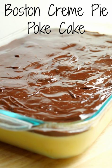 Boston Cream Pie Poke Cake, Boston Creme Pie, Boston Cream Poke Cake, Boston Cream Cake, Creme Pie, Boston Cream Pie, Dessert Simple, Poke Cake Recipes, Boston Cream