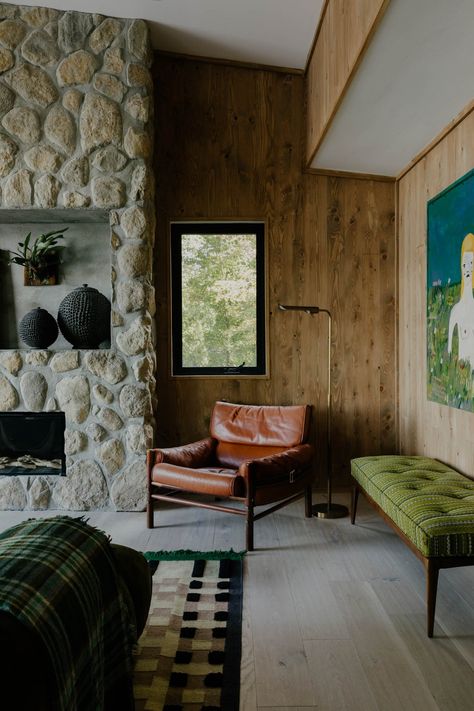 New York Interior Design - Ulster Park Mid-Century - AHG Interiors — AHG Interiors Rustic And Mid Century Modern, Mid Century Mountain Home, Mountain Eclectic, Mountain Modern Home Interiors, Mid Century Modern Cabin, Rustic Mcm, Toad Abode, Mcm Cottage, Mid Century Cabin