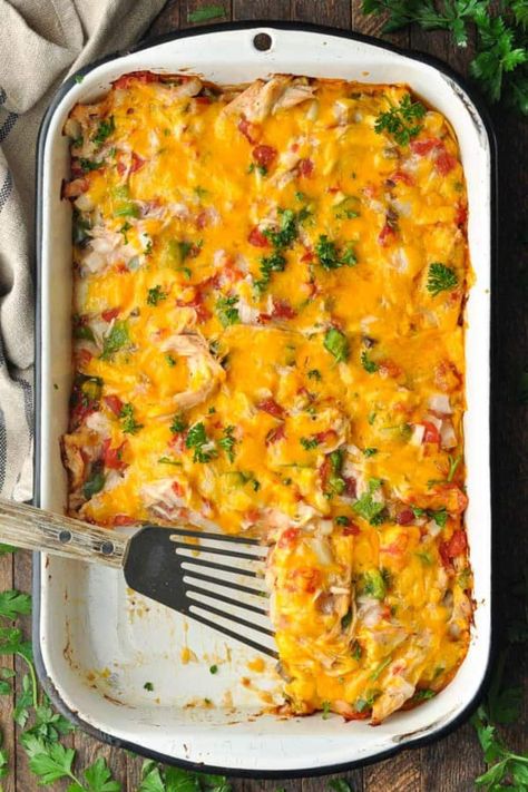 This Pioneer Woman King Ranch Chicken Casserole is one of the best and easiest king ranch chicken recipes. This King Ranch Chicken Casserole takes only 1 hour Ranch Chicken Recipe, King Ranch Casserole, Dinners Chicken, King Ranch Chicken Casserole, King Ranch Chicken, Ranch Chicken Recipes, Ranch Chicken Casserole, The Seasoned Mom, Easy Chicken Dinner Recipes