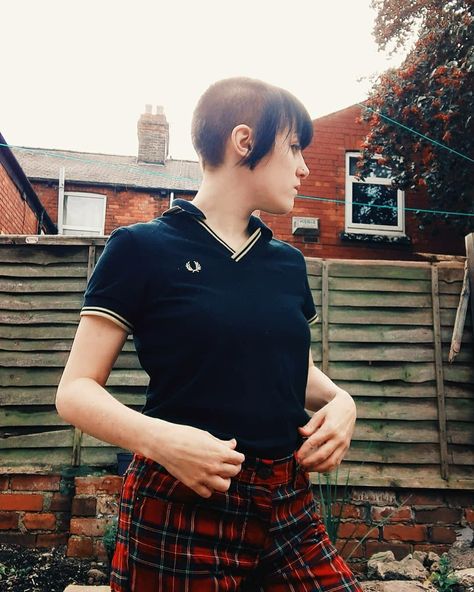 Fred Perry Girls 5632 Chelsea Haircut, Skinhead Girl, Rude Girl, Hair Girl, Daniel Wellington, Girl Hairstyles, Bangs, Chelsea, Hair Cuts