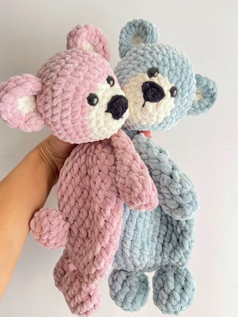 Crochet Stuffed Animals Bear, Crochet Teddy Bear Lovey, Crochet Bear Snuggler, Crochet Animal Tutorial Videos, Crochet Bear Blanket, Crochet Baby Plushies, Crochet Baby Animals, Crochet Teddy Bear Pattern Free Easy, Arigumi Crochet Amigurumi