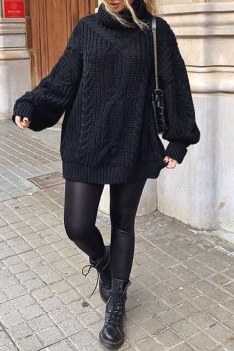 Svarta Outfits, Dr Martens Outfit, Outfit Tips, Doc Martens Outfit, Leggings Outfit, Winter Leggings, Black Sweater Dress, Looks Black, Ținută Casual