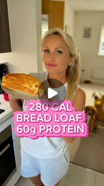 Amy Osborne | ONLINE COACH on Instagram: "𝐋𝐎𝐖 𝐂𝐀𝐋𝐎𝐑𝐈𝐄 𝐁𝐑𝐄𝐀𝐃 𝐋𝐎𝐀𝐅  Only 280 Calorie bread loaf!!  60g Protein  0.4g Fat  6.4g Carbs   Supperrrr quick & easy to make! Weight loss hack made simple ..   Perfect for meal prep, snacking you name it!   Ingredients:  - 60g Egg white powder  -  110g 0% Greek Yogurt  - 120g water  - Sweetener & cinnamon or seasoning you want (optional)   Method:  * Preheat over to 180 * Add the water and sweetener to the egg white powder  * Whisk for about 4 mins until fluffy and thick  * Add in the yogurt and whisk for another 30 secs  * Add to loaf pan and cook for 30 ish mins until golden and firm.  Enjoy!!   Double tap & hit follow for more!  #weightlossrecipes #weightloss #weightlossjourney #lowcalorie #highprotein #lowcalrecipes #dietfood #w Egg White Protein Powder Bread, Low Cal Bread, Egg White Bread, Protein Breads, Carnivore Bread, Protein Puddings, Egg White Powder, Low Calorie Bread, Yogurt Bread