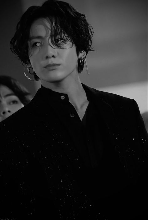 Jeon Jungkook Black And White, Jungkook Black And White Aesthetic, Black And White Aesthetic Icon, Jungkook Black And White, White Aesthetic Icon, Breakup Dp Photo, Jungkook Black, Bts Black And White, Anime Black Hair