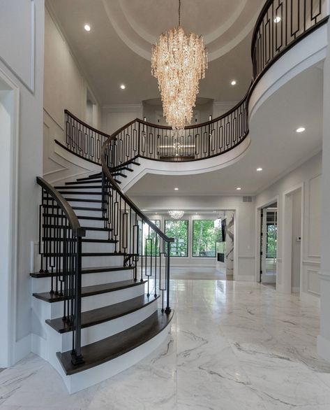 Foyer Mansion, Mansion Staircase, Steel Stairs Design, Window Solutions, Front Foyer, Stair Rails, Stair Ideas, Luxury Staircase, Loft House Design