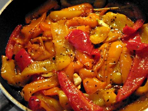 PEPERONATA, SOUTHERN ITALIAN PEPPER STEW | A FOOD OBSESSION Italian Stew, Simple Dishes, Sicilian Recipes, Vegetable Stew, Peppers Recipes, My Food, Stuffed Sweet Peppers, Veggie Dishes, Italian Dishes