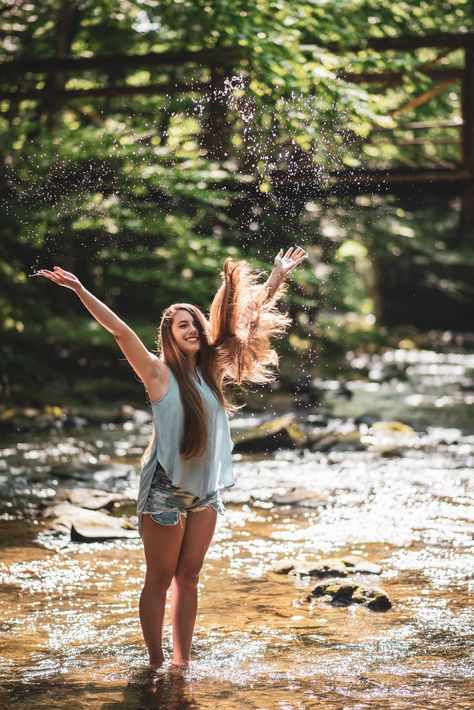 Riverside Photoshoot Ideas, River Portrait Photography, Creek Photoshoot Senior Pics, Creek Portraits, River Poses Photo Ideas, Riverside Photoshoot, Creek Minis, Pond Photoshoot, River Photoshoot Ideas