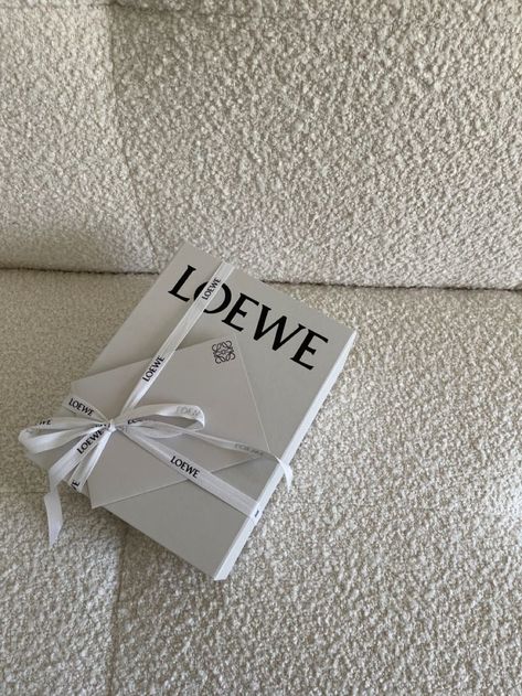 Loewe Packaging Design, Loewe Packaging, Prada Packaging, Loewe Branding, Loewe Aesthetic, Aesthetic Packaging, Gift Card Ideas, Viral Products, Shein Gift Card