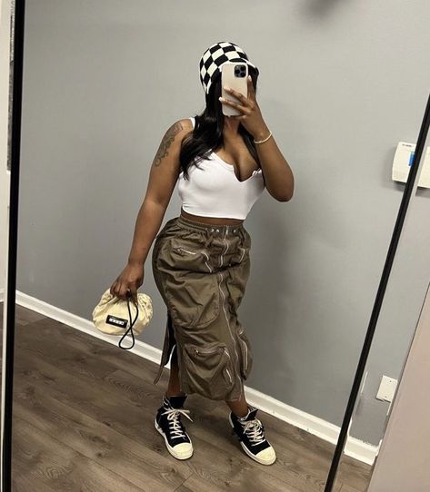 Army Skirt, Jayda Outfits, Skirts And Sneakers, Crop Top Bathing Suit, Shein Ideas, Military Skirts, April Fashion, Cargo Skirt Outfit, Sneaker Fits