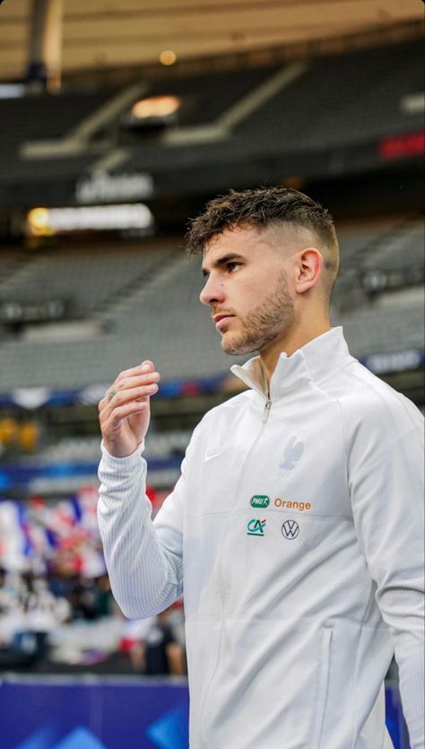 France Fifa, Lucas Hernandez, Theo Hernandez, Young Men Haircuts, Smash Board, Crop Haircut, Crop Hair, Football Love, Soccer Guys