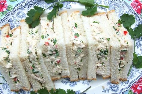 English Tea Sandwiches, British Snacks, Coronation Chicken, Tea Sandwiches Recipes, Party Sandwiches, Donna Hay, Chicken Sandwiches, Sandwich Fillings, Tea Party Food