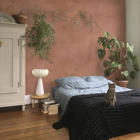 Terracotta Bedroom Decor, Bedroom Ideas Terracotta, Terra Cotta Bedroom, Green And Terracotta Bedroom, Bedroom Terracotta, Terracotta Bedroom Ideas, Loft Type House, Deco Terracotta, Terracotta Bedroom