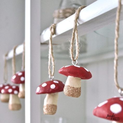 Diy Toadstools How To Make, Diy Mushroom Windchime, Mushroom Project Ideas, Diy Clay Mushrooms Ideas, Foam Clay Ornaments, Air Clay Mushroom, Clay Mushroom Ornament, Mushroom Garland Diy, Fall Ornaments Diy