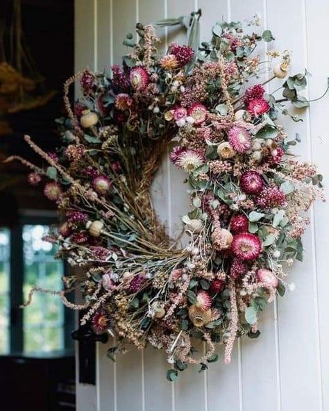 Everlasting Flower Arrangements, Dried Flower Wreath Diy, Dry Flower Wreath, Dried Flowers Wreath, Wild Floral Arrangements, Dried Floral Bouquet, Dried Floral Wreaths, Eternal Flowers, Night Wedding Decor