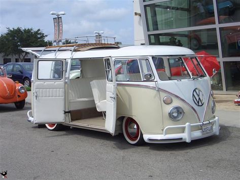 (Pinned by AshOkaConcept ॐ) - VW COMBI SPLIT Combi Hippie, Vw Minibus, Vw Kombi Van, Volkswagen Minibus, Volkswagen Camper Van, T1 Bus, Classic Campers, Vw Combi, Volkswagen Van