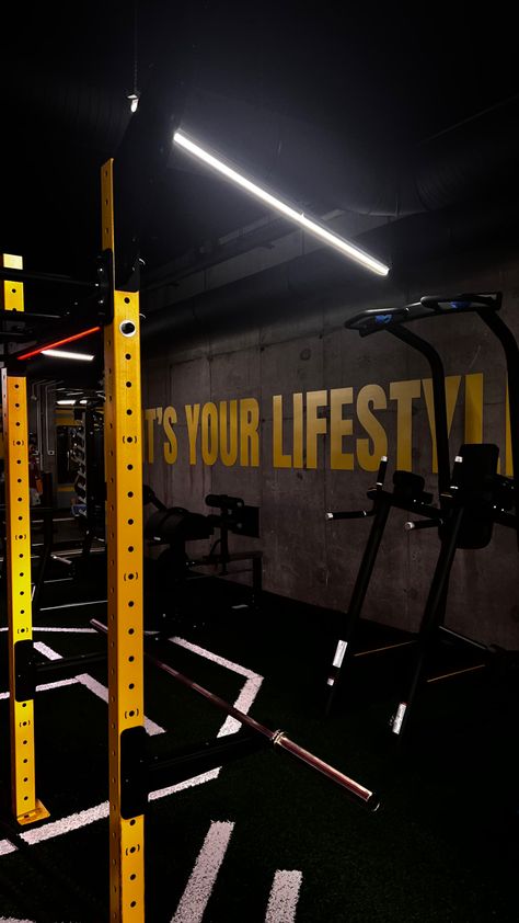 #gym #routine #legday #mondaymotivation #aesthetic Yellow Gym Aesthetic, Feed Ig, Black Fitness, Gym Routine, Yellow Aesthetic, Black Aesthetic, Yellow Black, Black N Yellow, Yellow White