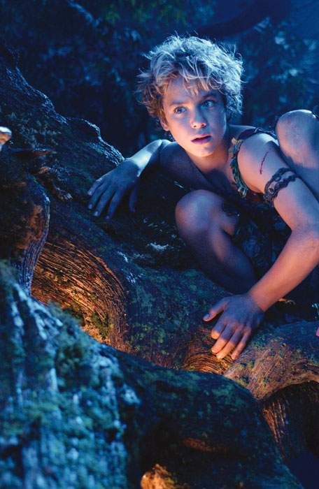 Super cute in peter pan!!! Rock on Jeremy!!! Jeremy Sumpter Peter Pan, Peter Pan Pictures, Peter Pan 2003, Peter Pan 3, Peter Pan Movie, Peter Pan Neverland, Jeremy Sumpter, Peter Pan Disney, Peter And Wendy