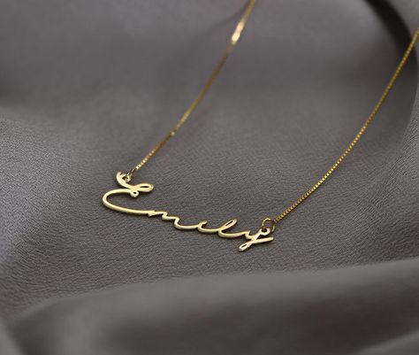 Oak And Luna, Necklace Name Design, Necklace With Kids Names, Minimalist Necklace Gold, Name Necklace Silver, Delicate Gold Necklace, Fancy Jewelry Necklace, Art Jewelry Design, Gold Mangalsutra Designs