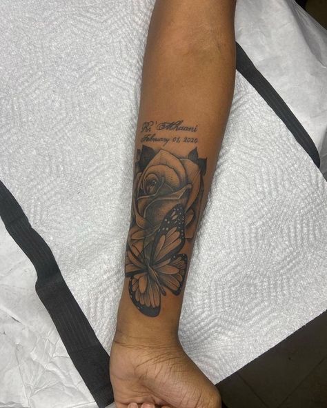 Tattoo On Wrist Black Women, Forarm Tattoos Black Woman, Medium Small Tattoos, Forearm Tattoo Women Black, Tattoo For Inner Arm, Half Sleeve Black Women Tattoo, Wrist Tattoos Black Women, Starter Sleeve Tattoo Women, Inner Sleeve Tattoos For Women