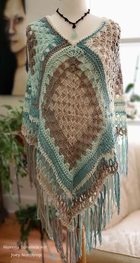 Crochet Granny Square Ruana, Granny Squares Poncho, Crochet Poncho Outfit, Crochet Boho Poncho, Crochet Summer Shawl, Bohemian Crochet Patterns, Free Style Crochet, Crochet Poncho Patterns Easy, Poncho Women