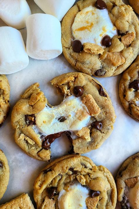 Smores Cookies Aesthetic, S'mores Cookies, S’mores Cookie, Marshmellow Cookie, Cookies Marketing, Smore Cookies, Cookies Marshmallow, Chocolate Chip Marshmallow Cookies, Smores Cookie