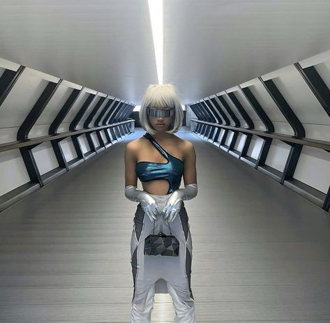 90s Space Fashion, Futurecore Fashion, Space Futuristic Aesthetic Outfit, Futuristic Y2k Outfits, Y2k Futurism Aesthetic, Futuristic Aesthetic Future Fashion, Futuristic Fashion Aesthetic, Futuristic Fashion Women, Cybercore Fashion