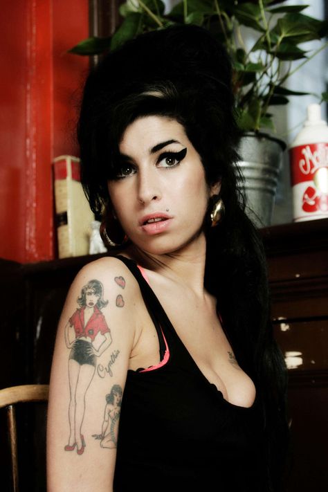 AJW. ♡ Amy Wine, Amy W, Amy Winehouse Style, Female Rock Stars, Traditional Goth, Amy Winehouse, Iconic Women, Halloween Outfits, Style Icons