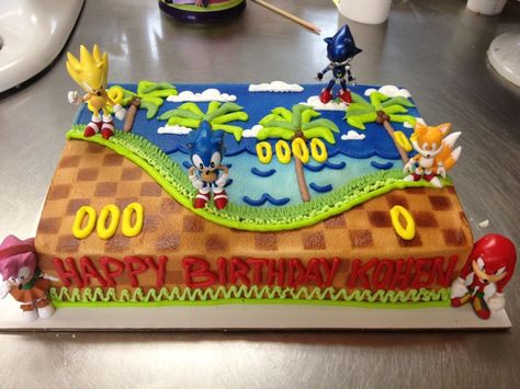 Sonic! Just like the game. Sonic Cakes, Sonic And Friends, Sonic Birthday Cake, Sonic The Hedgehog Cake, Bolo Sonic, Kids Birthday Cake, Sonic Cake, Hedgehog Cake, Sonic Birthday Parties