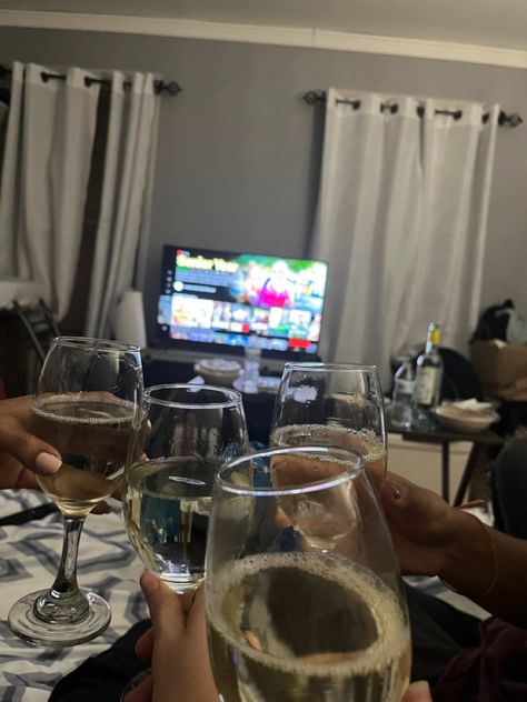 Friends Movie, Drunk Friends, German Wine, Group Project, Wine Night, Wine Parties, Weekend Vibes, Wine Drinks, Girls Night