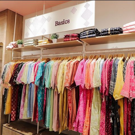 Ladies Clothing Store Interior, Ladies Cloth Shop Interior Design, Ladies Shop Interior Design, Boutique Poster Design Ideas, Botique Interiors Design, Ladies Boutique Interior Design, Small Clothing Store Interior, Clothing Store Interior Design, Botique Interiors