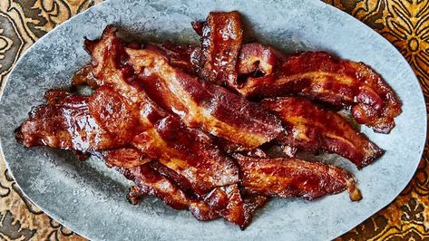 Maple-Sriracha Glazed Bacon Recipe | Bon Appetit - https://www.bonappetit.com/recipe/maple-sriracha-glazed-bacon?mbid=nl_nl20180602am_recipeoftheday&CNDID=3501351&spMailingID=20403662&spUserID=MTM3ODMwNDQxMTY3S0&spJobID=1243077151&spReportId=MTI0MzA3NzE1MQS2 Recipes Using Bacon, Grilled Cabbage, Bacon Pizza, Bacon On The Grill, Sprouts With Bacon, Potato Skins, Bacon Recipes, Bacon Wrapped, Crispy Bacon