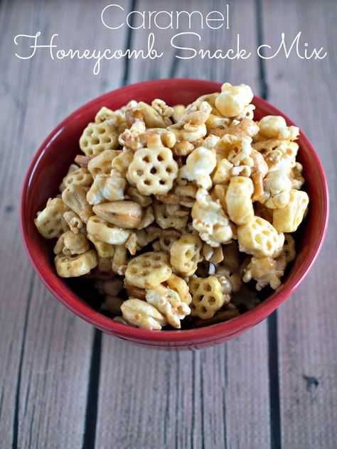 Caramel Honeycomb Snack Mix - a tasty snack made with Honeycomb cereal Chex Mix With Honey Comb, Snack Mix With Honeycomb Cereal, Honeycomb Cereal Recipes Snack Mixes, Snacks Made With Honey, Bumble Bee Snacks, Honey Trail Mix Recipes, Churro Honeycomb Snack, Honeycomb Cereal Treats, Honeycomb Treats