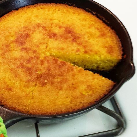 Savory Fritters, Buttery Cornbread Recipe, Country Cornbread, Buttery Cornbread, Southern Cornbread Recipe, Southern Style Cornbread, Best Cornbread Recipe, Cornbread Recipe Sweet, Corn Bread Bake