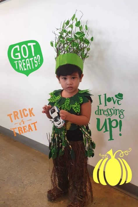 Tree Outfit Diy, Halloween Tree Costume, Tree Fancy Dress Ideas For Kids, Tree Costume For Kids, Tree Costume Diy, Tree Fancy Dress, Costumes Faciles, Fancy Dress Costumes Kids, Fancy Dress Competition