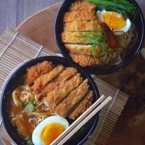 Ramen Noodle Recipes Soup Tonkatsu, Chicken Tonkatsu Ramen, Katsu Chicken Ramen, Chicken Katsu Ramen Recipe, Pork Katsu Ramen, Easy Tonkatsu Ramen, Tonkatsu Ramen Recipe, Katsu Ramen Recipe, Miso Soup Broth