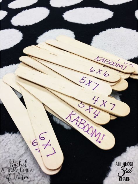 Easy to make multiplication game with popsicle sticks and a marker! Multiplication Tables Games, Multiplication Game, Multiplication Tricks, Multiplication Activities, Teaching Multiplication, Multiplication Games, Math Multiplication, Math Intervention, Games Ideas