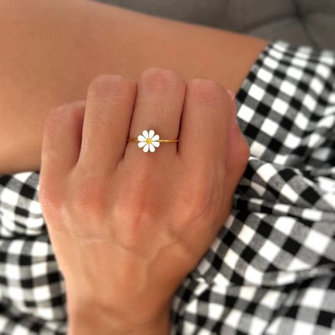 Silver Daisy Adjustable Ring Silver Flowers Ring Daisy Ring - Etsy Flowers Ring, Breastmilk Jewelry, Daisy Jewelry, Sweet Jewelry, Daisy Ring, Ring Flower, For Her Gifts, Ring Minimalist, Romantic Gifts