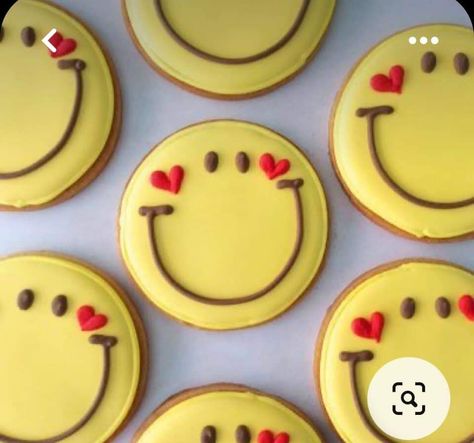 Smile Cookies, بيتي فور, Summer Sugar Cookies, Valentine Cookies Decorated, Royal Iced Cookies, Iced Sugar Cookies, Easy Sugar Cookies, Summer Cookies, Sugar Cookie Designs