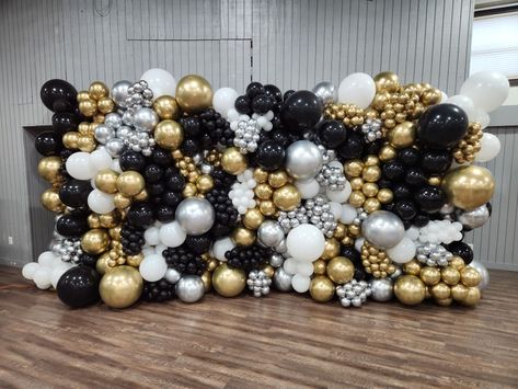 Black White Gold Silver Balloon Garland, Black Gold White Balloons, Black White And Gold Prom Decor, Black And White Balloon Wall, Black White And Gold Balloons, Black And Gold Balloon Wall, Black Balloon Wall, Balloon Structures, Black White Gold Party