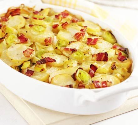 Leek, potato & bacon bake.     Shop organic ingredients for your recipes at www.farm2kitchen.com. Leek Potato, Potato Bacon, Quick Food, Bacon Potato, Potato Bake, Bbc Good Food, Bad Food, Bbc Good Food Recipes, Family Food