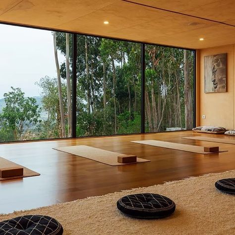 Yoga Room Aesthetic, Aesthetic Yoga Studio, Home Yoga Room Ideas, Yoga Retreat Aesthetic, Yoga Architecture, Yoga Studio Aesthetic, Meditation Space Architecture, Yoga Building, Yoga Studio Design Ideas