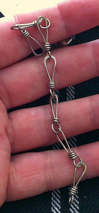 ARTEFACCIO: Variations on a Teardrop Chain... Chain Link Bracelet Diy, Soldering Iron Jewelry, Hammered Metal Jewelry, Handmade Chain Jewelry, Rivet Jewelry, Wire Wrapped Stone Jewelry, Iron Jewelry, Wire Wrapped Chain, Hammered Jewelry