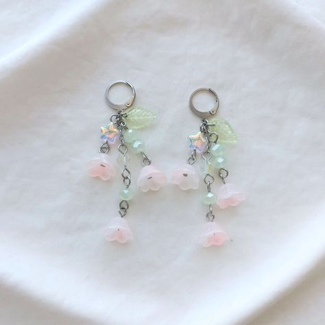 some lil flowery bits are going up on the website on saturday, and I'll have em at my upcoming markets, also on the 10th with queers and wares! ♡link in bio or dm/comment to claim♡ hairclips: $45nzd per pair ($28usd) earrings: $28nzd per pair ($17usd) - - - - - - - - - - #handmadejewelry #handmade #smallbusiness #fairycore #fairy #custom #customjewelry Fairy Earrings, Fairycore Fairy, Shrinky Dink, Shop Ideas, Bead Jewelry, Bead Jewellery, Fairy Core, Beaded Jewelry Diy, Pretty Jewellery