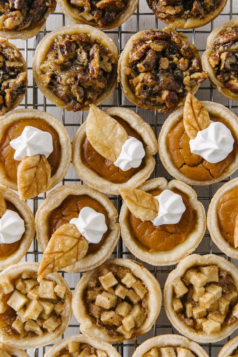 Friendsgiving Spread Mini Pie Charcuterie Board, Mini Thanksgiving Pies, Mini Pie Board, Pie Charcuterie Board, Thanksgiving Dessert Tray, Mini Thanksgiving Pie, Friendsgiving Dessert, Mini Thanksgiving, Homemade Pie Crust Recipe