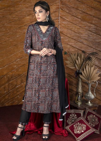 Buy Latest Designer Kurtis Online for Woman | Handloom, Cotton, Silk Designer Kurtis Online - Sujatra Latest Designer Kurtis, Designer Kurtis Online, Kurta Cotton, Kurta Pant Set, Kurti Neck, Designer Kurtis, Kurti Neck Designs, Beautiful Suit, Dupatta Set