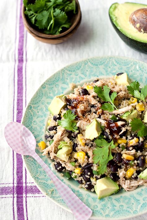 BBQ Chicken Quinoa Salad - Eat Yourself Skinny Bbq Chicken Quinoa, Chicken Quinoa Salad, Salad Quinoa, Resep Salad, Chicken Quinoa, Cooking Chicken To Shred, Think Food, Main Course Recipes, Quinoa Recipes