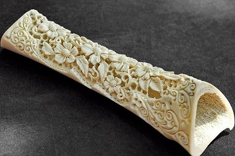 Animal Skull Decor, Antler Art, Taxidermy Art, Bone Crafts, Cow Bones, Bone Art, Carved Bone, Bone Horn, Skull Decor