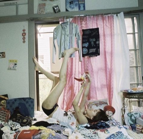 Lise Sarfati, Deco Tv, Messy Room, Room Deco, Photography Inspo, Pose Reference, Room Inspo, Film Photography, In Time