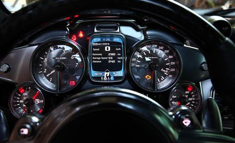 Car Dashboard Design, Pagani Huayra Interior, Lamborghini Reventón, Gauge Cluster, Pagani Zonda, High End Cars, Pagani Huayra, Lancia Delta, Car Dashboard