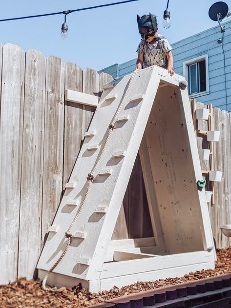 Diy Outdoor Climbing For Kids, Diy Wood Climbing Structure, A Frame Climbing Wall, Diy Climbing Wall Outdoor, Backyard Climbing Structure Kids, Kids Climbing Frame Ideas, Diy Outdoor Climbing Structure, Diy Kids Climbing Structure, Diy Climbing Frame